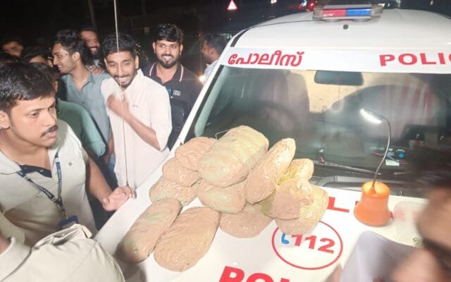 കൂത്തുപറമ്പിൽ വൻ കഞ്ചാവ് വേട്ട: കാറിൽ കടത്തിയ 30 കിലോ കഞ്ചാവുമായി മൂന്ന് പേർ പിടിയിൽ