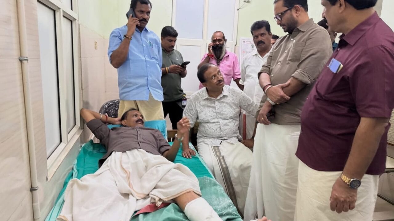 ‘നഗരസഭയിൽ സിപിഎം ഗുണ്ടകളുടെ അഴിഞ്ഞാട്ടം, ആസൂത്രിത ഗൂഢാലോചന’; മേയർ വി.വി. രാജേഷിനെ സന്ദർശിച്ച് കെ. സുരേന്ദ്രൻ