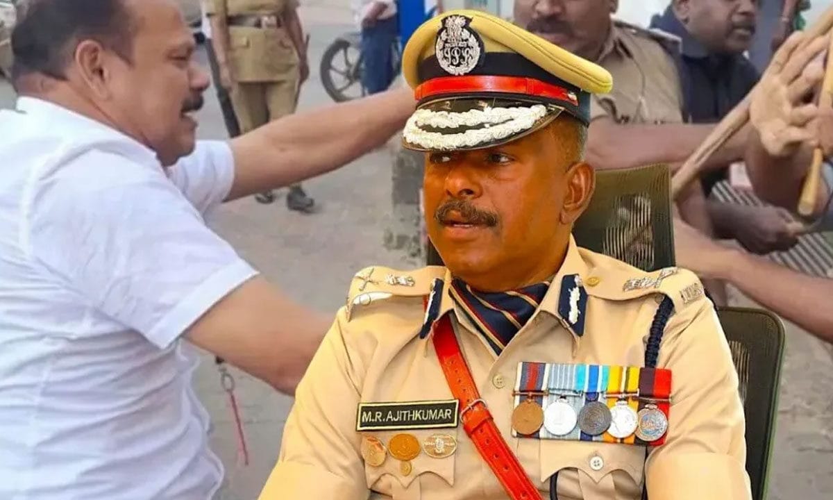 നവകേരള മർദ്ദനക്കേസ് അട്ടിമറി: എഡിജിപി എം.ആർ അജിത് കുമാറിന് ഡിജിപിയുടെ കാരണം കാണിക്കൽ നോട്ടീസ്; പുതിയ നീക്കങ്ങൾ അജിത് കുമാറിന്റെ സ്ഥാനക്കയറ്റം സംബന്ധിച്ച ചർച്ചകൾക്കായി ഉന്നതതല യോഗം ചേരാനിരിക്കെ