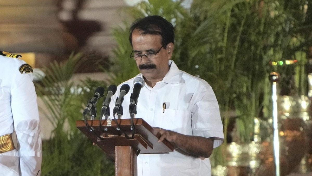 കേന്ദ്രസഹമന്ത്രി ജോർജ് കുര്യൻ രാജിവെച്ചു