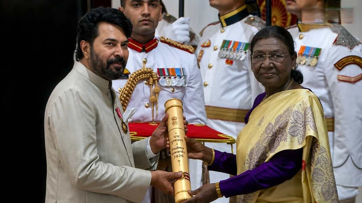പദ്മഭൂഷൺ ബഹുമതി ഏറ്റുവാങ്ങി മമ്മൂട്ടി