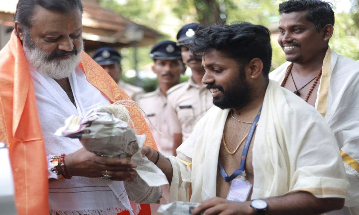 സുരേഷ് ഗോപി കൊട്ടിയൂരിൽ ദർശനം നടത്തി
