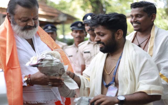 സുരേഷ് ഗോപി കൊട്ടിയൂരിൽ ദർശനം നടത്തി