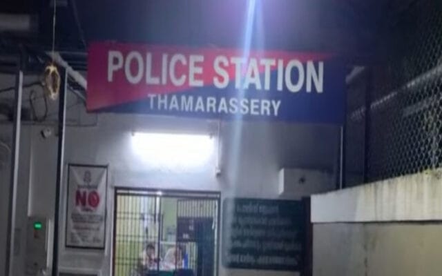 സ്‌കൂളിൽ ചാരായമെത്തിച്ച സംഭവം: രഹസ്യകേന്ദ്രങ്ങളിൽ നിന്ന് മദ്യം കടത്താൻ രണ്ടാനച്ഛൻ തന്നെ നിർബന്ധിച്ച് ഉപയോഗിച്ചിരുന്നതായി വിദ്യാർത്ഥി;കുട്ടിക്ക് നേരെ ക്രൂരമായ ശാരീരിക ഉപദ്രവങ്ങളും; സ്കൂളിൽ ഇന്റർവെൽ സമയത്ത് വിദ്യാർത്ഥികൾ മദ്യം കഴിച്ചെന്ന വെളിപ്പെടുത്തലുമായി പിടിഎ പ്രസിഡന്റ്; ഞെട്ടിക്കുന്ന വിവരങ്ങൾ പുറത്ത്