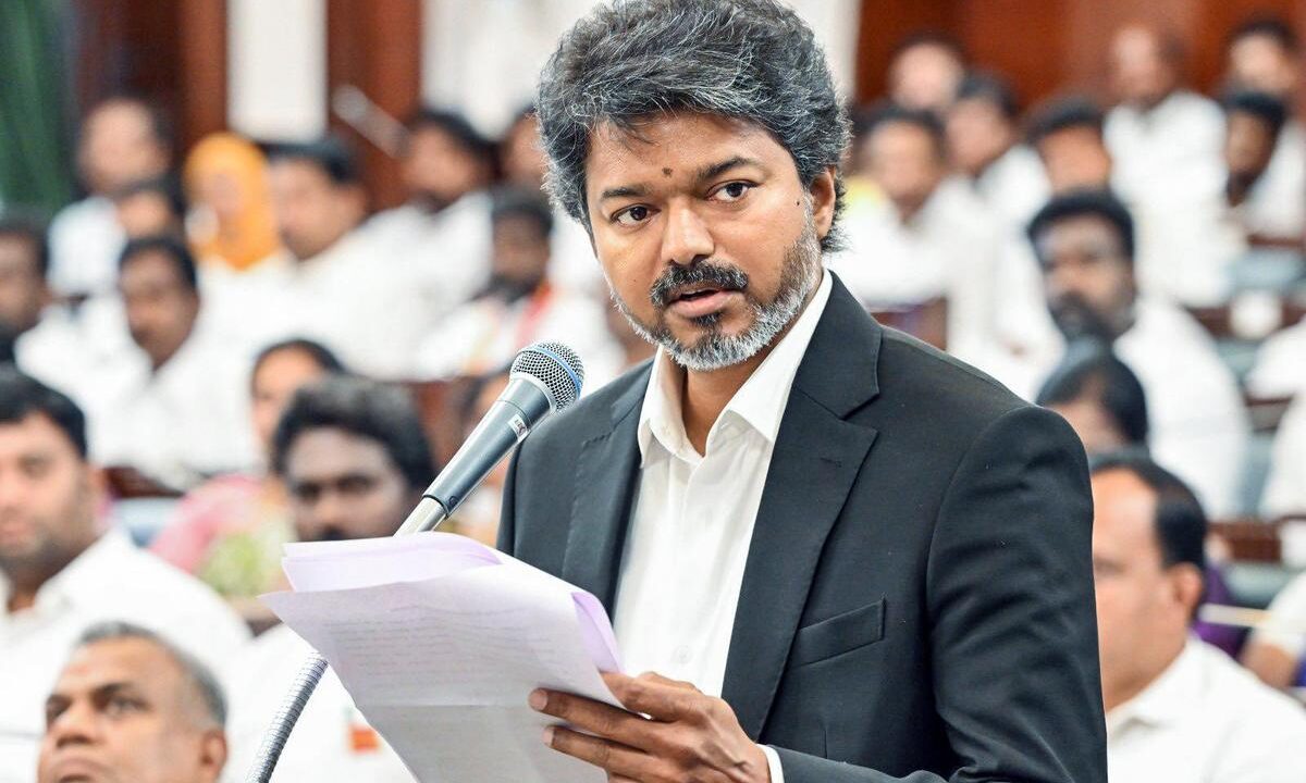 സൗജന്യ ഗ്യാസ് സിലിണ്ടർ, ബസ് യാത്ര വിപുലീകരണം; വമ്പൻ പ്രഖ്യാപനങ്ങളുമായി വിജയ് സർക്കാർ