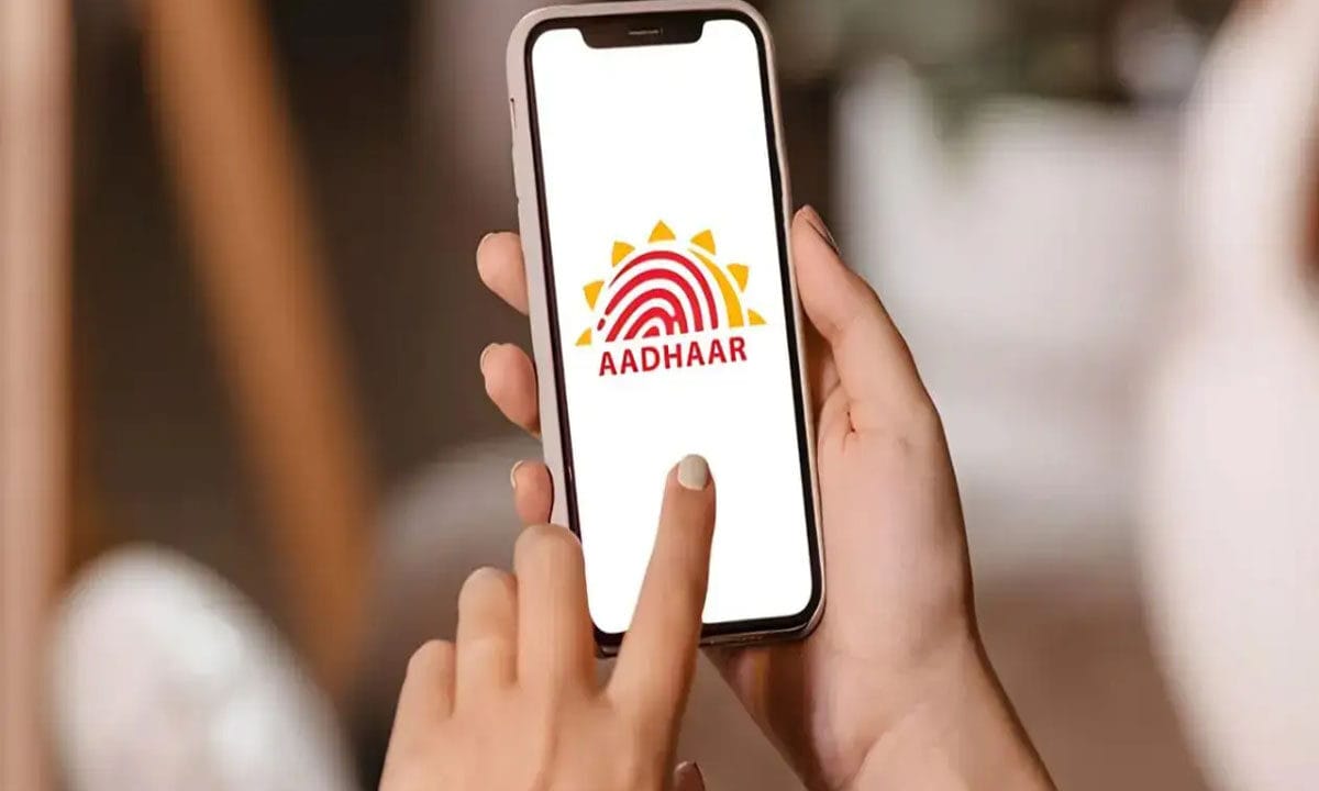 ആധാർ കേന്ദ്രങ്ങളിൽ പോയി ക്യൂ നിൽക്കേണ്ട; ഇനി ഇമെയിൽ ഐഡി മാറ്റാൻ മൊബൈൽ ഫോൺ മതി, യുഐഡിഎഐ-യുടെ പുതിയ ഫീച്ചർ എത്തി!