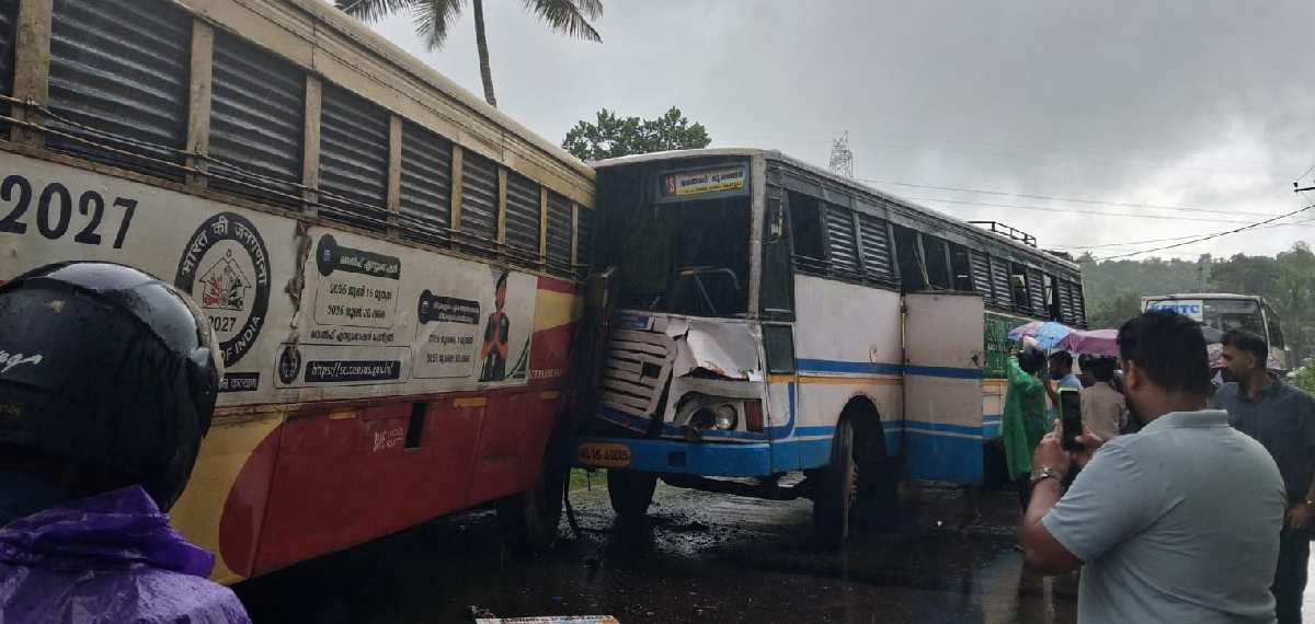 വയനാട്ടിൽ കെഎസ്ആർടിസി ബസുകൾ കൂട്ടിയിടിച്ച് അപകടം; നിരവധി യാത്രക്കാർക്ക് പരിക്ക്