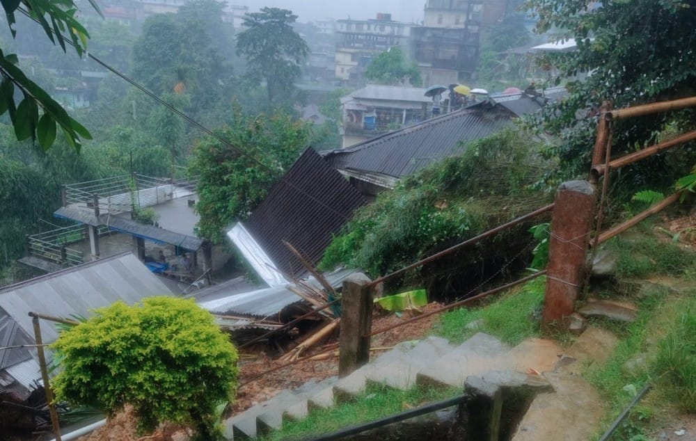 നാഗാലാൻഡിൽ കനത്ത മഴയും ഉരുൾപൊട്ടലും: നാല് മരണം, എട്ടുപേരെ കാണാതായി