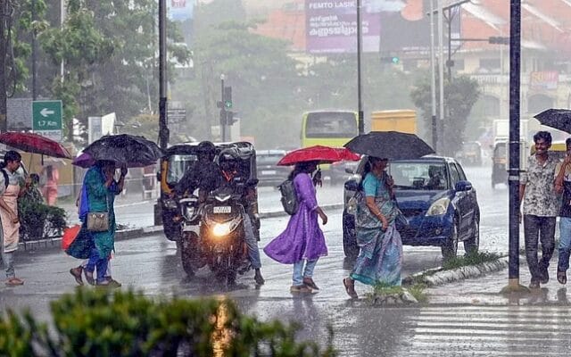 സംസ്ഥാനത്ത് മഴ ശക്തമാകുന്നു; ഇന്ന് 7 ജില്ലകളിൽ യെല്ലോ അലർട്ട്, മത്സ്യത്തൊഴിലാളികൾക്ക് ജാഗ്രതാ നിർദ്ദേശം
