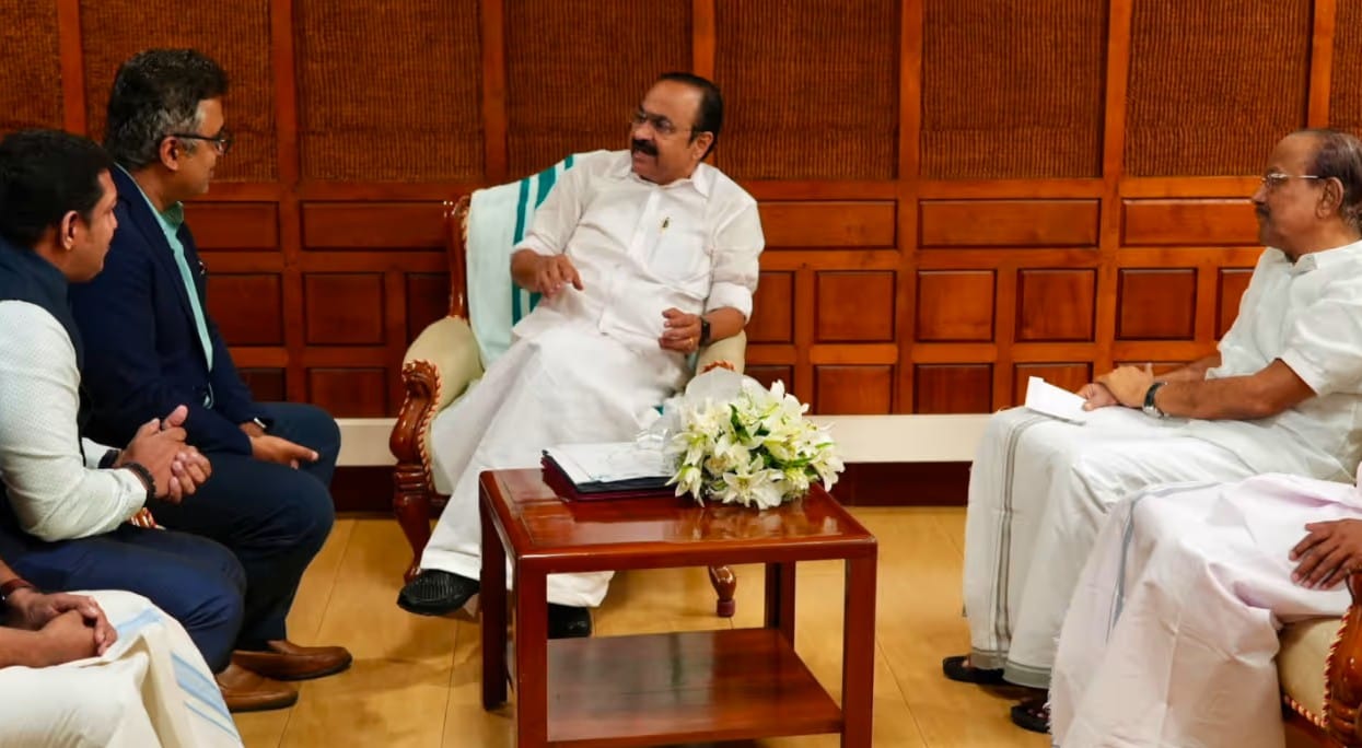 ടാറ്റയുമായി ചർച്ച നടത്തിയിട്ടുണ്ട്, മുഖ്യമന്ത്രി പറഞ്ഞത് കള്ളമല്ല: വിശദീകരണവുമായി പി.കെ. കുഞ്ഞാലിക്കുട്ടി