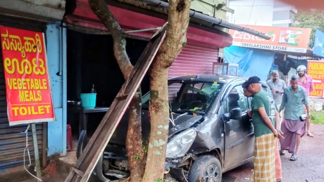 പേരാവൂർ മണത്തണ അയോതുംചാലിൽ കാർ നിയന്ത്രണം വിട്ട് അപകടം; ഡ്രൈവർക്ക് പരുക്ക്