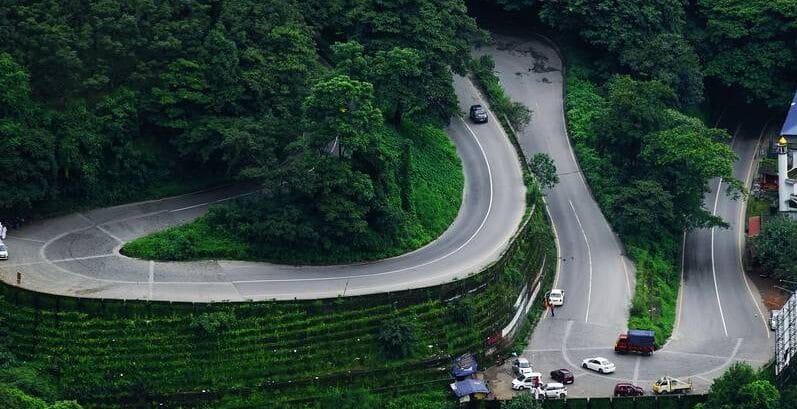 ഗതാഗതക്കുരുക്ക് രൂക്ഷം: താമരശ്ശേരി ചുരത്തിൽ കർശന നിയന്ത്രണങ്ങളുമായി ട്രാഫിക് പൊലീസ്