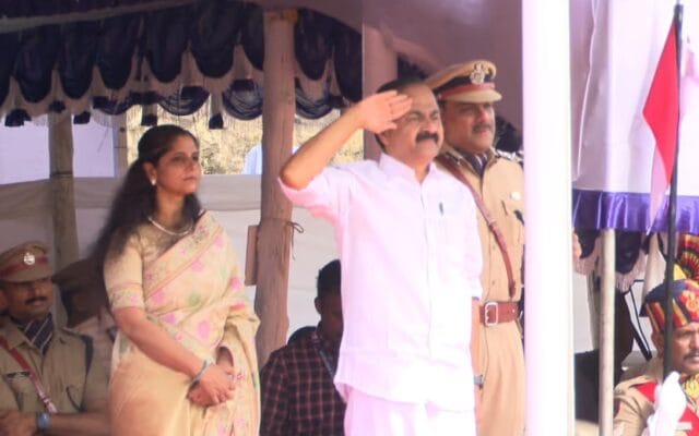 സ്വാതന്ത്ര്യദിനത്തിൽ സംസ്ഥാനത്തും വിപുലമായ ചടങ്ങുകൾ:  തലസ്ഥാനത്ത് മുഖ്യമന്ത്രി വി.ഡി. സതീശൻ ദേശീയ പതാക ഉയർത്തി