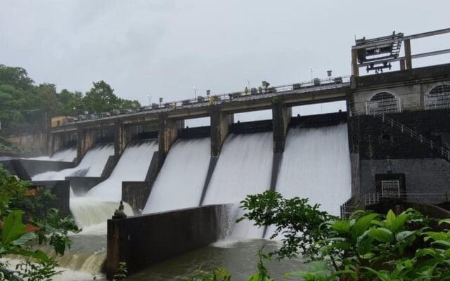 നാല് ഡാമുകൾ തുറന്നു; മൂഴിയാറിലും ഇരട്ടയാറിലും റെഡ് അലർട്ട്