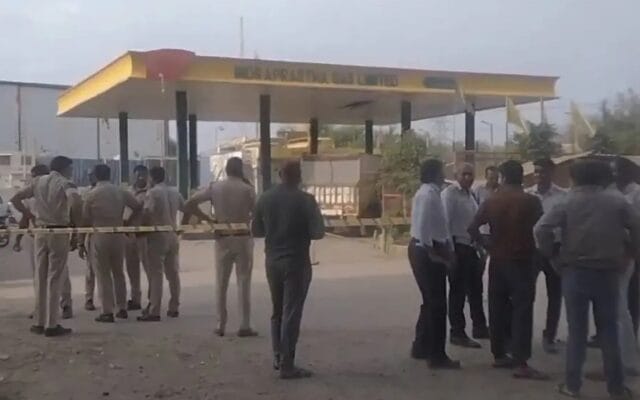 ഡൽഹിയിൽ സിഎൻജി സ്റ്റേഷനിൽ സ്ഫോടനം: മൂന്ന് ജീവനക്കാർ മരിച്ചു, നാലുപേർക്ക് പരിക്ക്