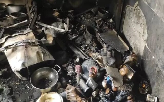 തൃക്കരിപ്പൂരിൽ പാചകവാതക സിലിണ്ടർ പൊട്ടിത്തെറിച്ചു; വീടിന്റെ ഉൾഭാഗം കത്തിനശിച്ചു, വൻ ദുരന്തം ഒഴിവായത് തലനാരിഴയ്ക്ക്