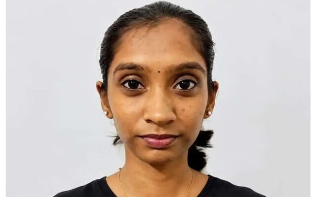ബസിൽനിന്ന് തെറിച്ചുവീണു മരിച്ച ഗൗരിക്ക് കണ്ണീരോടെ നാടിന്റെ വിട; പഠനത്തിലും കലാകായിക രംഗങ്ങളിലും മിടുക്കി, ക്യാമ്പസിലെ എല്ലാ പ്രവർത്തനങ്ങളിലും സജീവ പങ്കാളി കണ്ണീരണിഞ്ഞ് കോങ്ങാട്; തളർന്നുവീണ് സഹപാഠികൾ