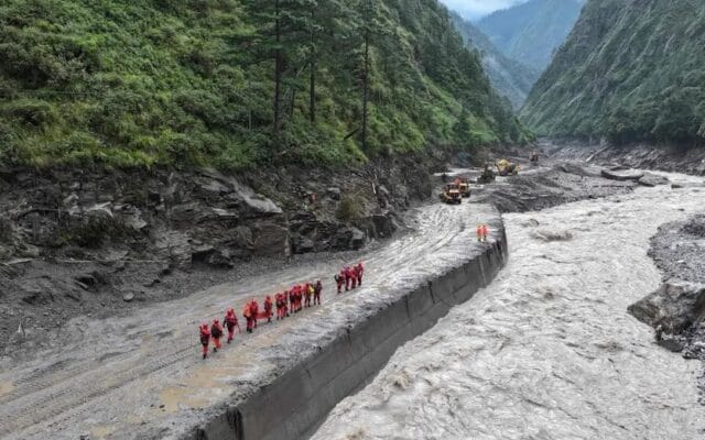 നേപ്പാൾ പ്രളയം: 8 മലയാളികളടക്കം 320-ഓളം ഇന്ത്യക്കാരെ കണ്ടെത്താനായില്ല