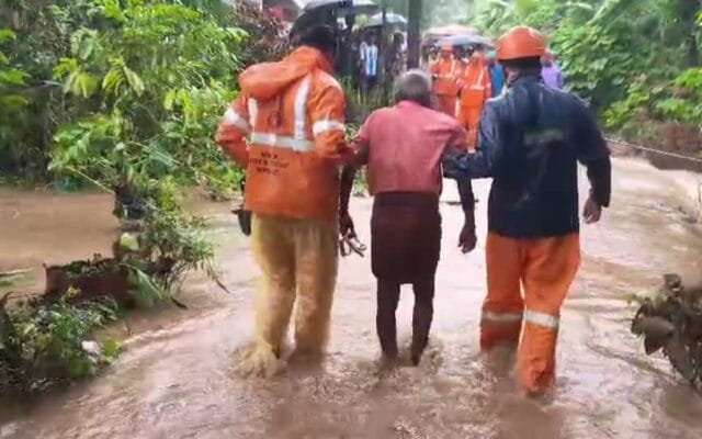 മഴക്കെടുതിയിൽ വിറച്ച് കേരളം: 8 മരണം, 8 പേരെ കാണാനില്ല; നാശനഷ്ടം രൂക്ഷം, ദുരന്തനിവാരണ അതോറിറ്റിയുടെ റിപ്പോർട്ട് പുറത്ത്;  ക്യാമ്പുകളിൽ അടിസ്ഥാന സൗകര്യങ്ങളില്ലെന്ന് പരാതി
