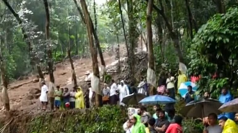 മധ്യകേരളത്തിൽ മഴക്കെടുതി രൂക്ഷം: ഉരുൾപൊട്ടലിൽ രണ്ട് മരണം, പരക്കെ നാശനഷ്ടം