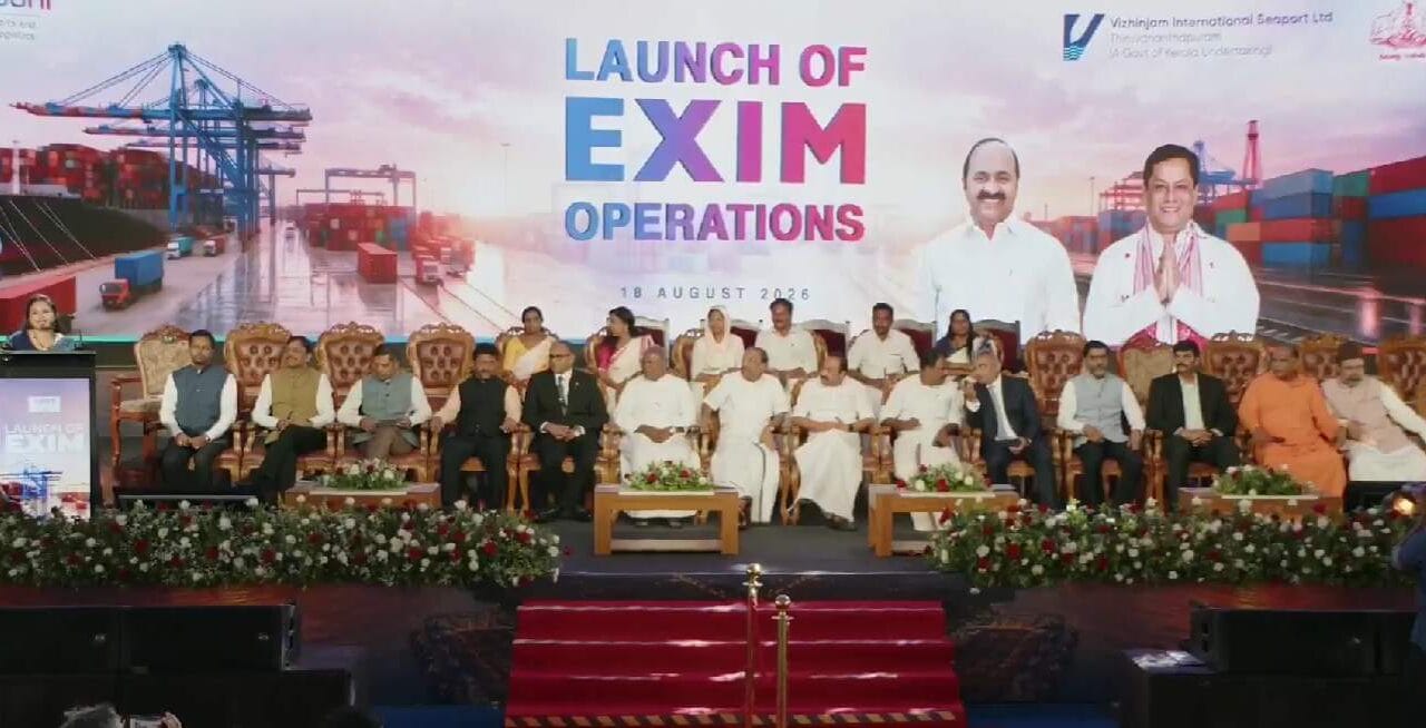 വിഴിഞ്ഞം എക്സിം കാർഗോ ഫ്ലാഗ് ഓഫും ‘മിഷൻ സമുദ്ര’ പ്രഖ്യാപനവും നിർവ്വഹിച്ച് മുഖ്യമന്ത്രി