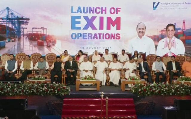 വിഴിഞ്ഞം എക്സിം കാർഗോ ഫ്ലാഗ് ഓഫും ‘മിഷൻ സമുദ്ര’ പ്രഖ്യാപനവും നിർവ്വഹിച്ച് മുഖ്യമന്ത്രി