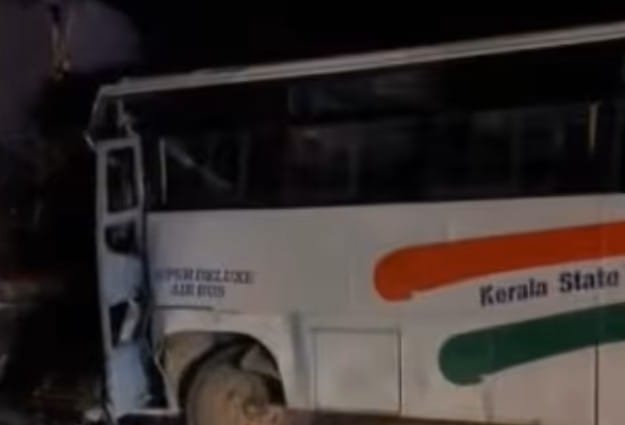 മൈസൂരുവിന് സമീപം കെ.എസ്.ആർ.ടി.സി. സൂപ്പർ ഡീലക്സ് ബസ് ലോറിയുമായി കൂട്ടിയിടിച്ച് അപകടം; ഒൻപത് പേർക്ക് പരിക്ക്