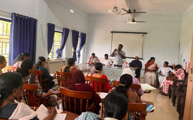 കുടുംബശ്രീയുടെ കരുതൽ… വള്ളിത്തോട് കുടുംബാരോഗ്യ കേന്ദ്രത്തിന് സാന്ത്വന പരിചരണ ഉപകരണങ്ങൾ നൽകി പായം കുടുംബശ്രീ