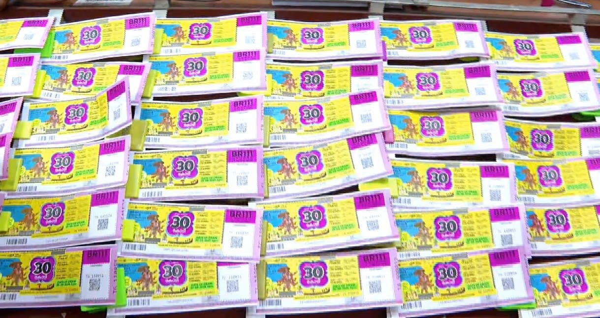 തിരുവോണം ബമ്പർ 30 കോടി കണ്ണൂരിലേക്ക്: ഒന്നാം സമ്മാനം വിറ്റത് ചക്കരക്കല്ലിലെ മുത്തു ഏജൻസി