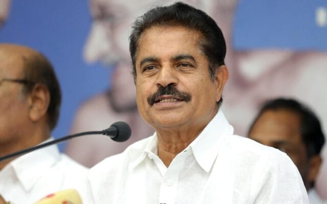 മുഖ്യമന്ത്രിക്കെതിരായ പരസ്യ വിമർശനം: പരാതി എഐസിസിക്ക് നൽകും: അടൂർ പ്രകാശ്
