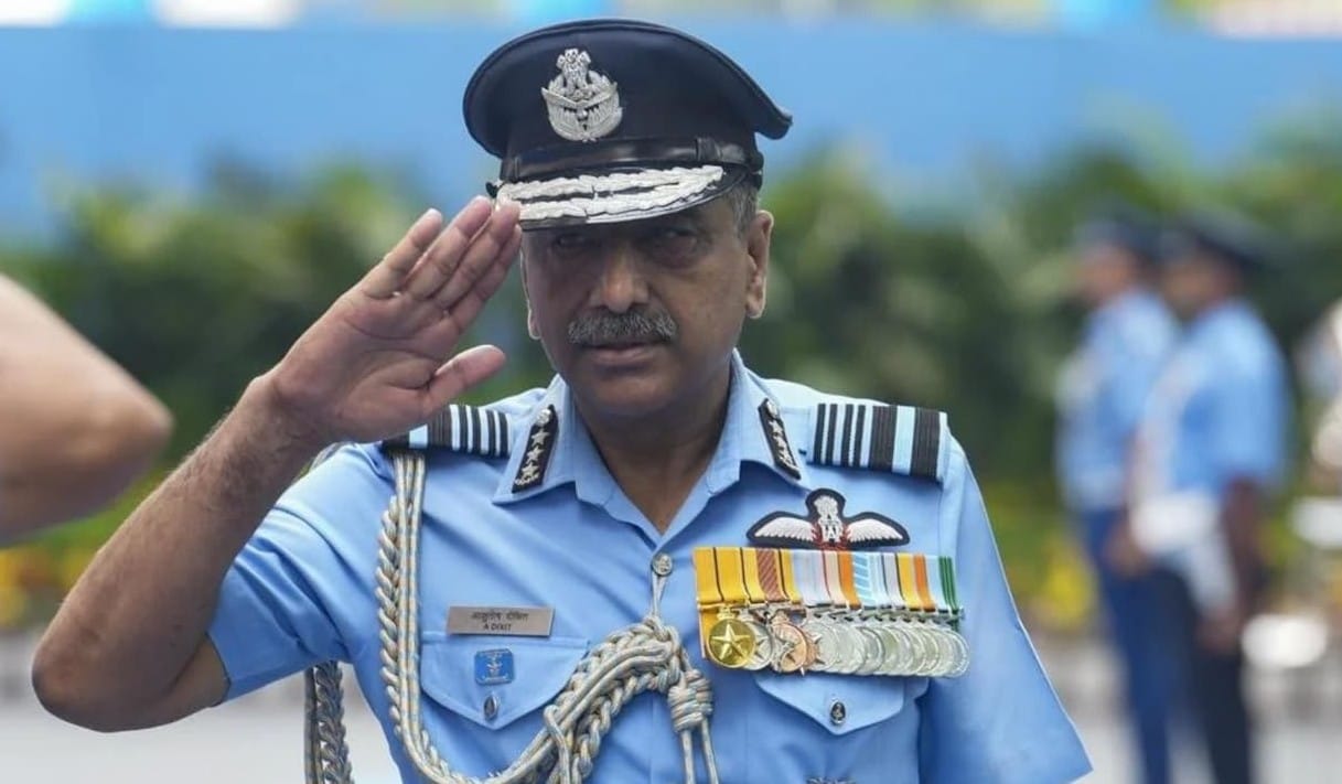 എയർ മാർഷൽ അശുതോഷ് ദീക്ഷിത് പുതിയ വ്യോമസേന മേധാവി