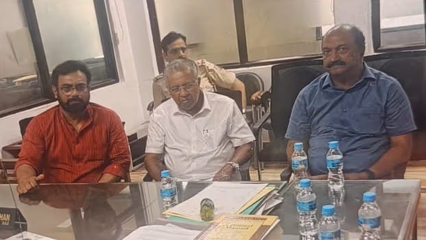 ദില്ലിയിൽ പ്രതിഷേധം കനക്കുന്നു, 3000-ത്തിലേറെ പേർ കസ്റ്റഡിയിൽ; പിണറായിയെ മണിക്കൂറുകളോളം നഗരത്തിൽ വട്ടംകറക്കി പോലീസ്