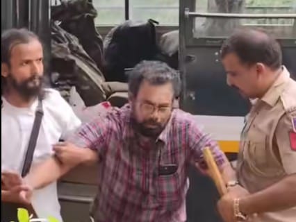 ‘തിരിച്ചറിയൽ കാർഡ് കാട്ടിയിട്ടും വാഹനത്തിൽ തള്ളിയിട്ട് അമർത്തി’ –  ജോൺ ബ്രിട്ടാസ്